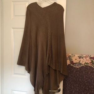 Beige wool poncho with a little sparkle